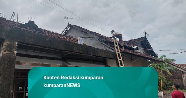 Angin Puting Beliung Hantam Kabupaten Kudus, Puluhan Atap Rumah Berterbangan