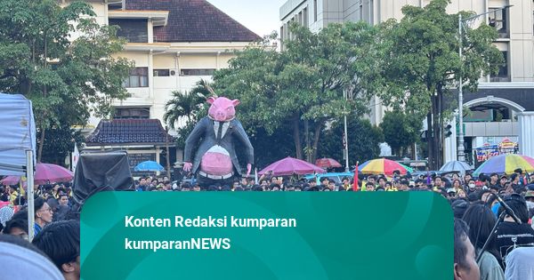 Aksi May Day di Depan Kantor Gubernur Jateng Berjalan Tertib hingga Petang
