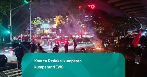 Usai Aksi May Day Bandung: Massa Tak Dikenal Bakar Pos Polisi