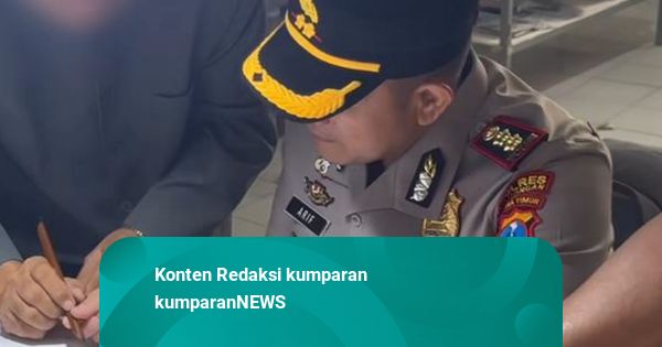 Momen Kapolres Lamongan Tulis Namanya dengan Goresan Kaligrafi