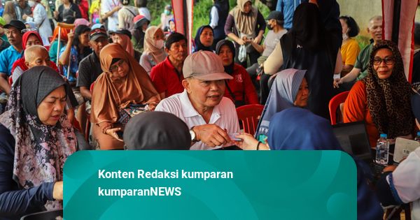 Foto: Antusiasme Warga Lansia Dapatkan Kartu Layanan Gratis