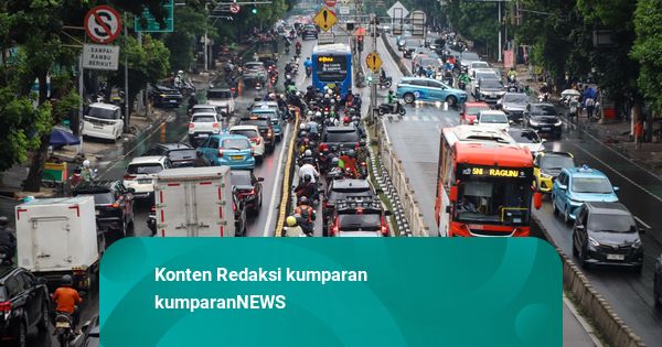 Foto: Padatnya Kendaraan saat Jam Pulang Kerja di Kawasan Mampang