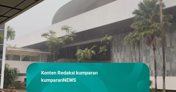Hujan Deras Terjang Kawasan DPR: Angin Kencang-Geledek Bergemuruh