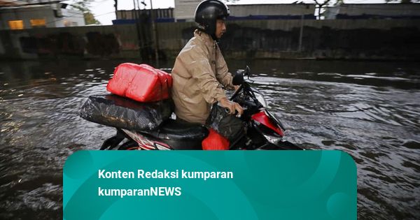 Foto: Banjir Rendam Jalan Ciledug Raya