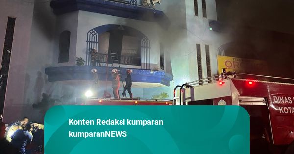 Gedung Metro Sport Center Semarang Terbakar, Ada Orang Terjebak