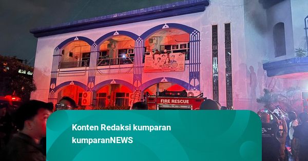 Cerita Saksi Kebakaran Gedung Metro Sport Semarang: Api Berkobar dari Gereja