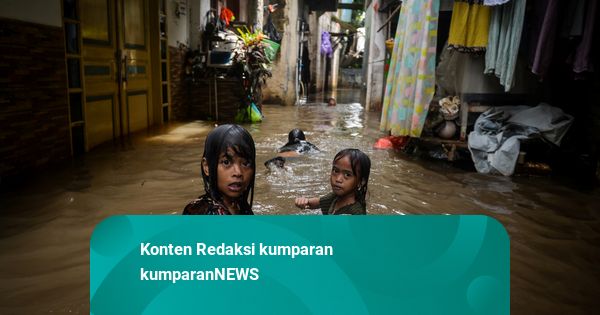 Foto: Banjir Masih Rendam Sejumlah Titik di Jakarta