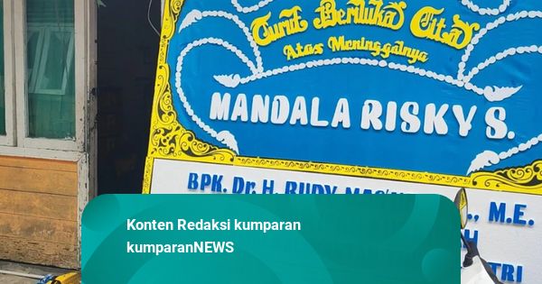Papan Bunga Ucapan Duka Gubernur Kaltim dan Sepatu Kekecilan Milik Mandala