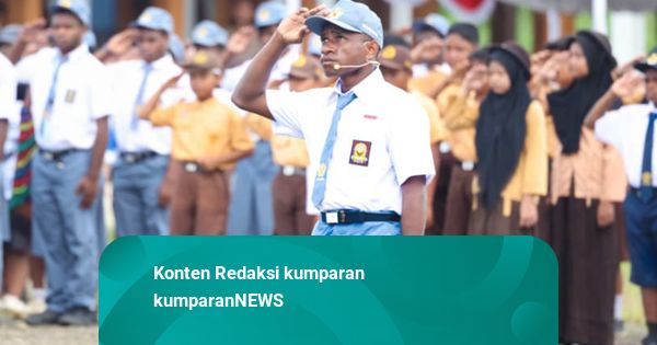 Gagahnya Siswa SLB di Papua Pimpin Upacara Berdiri 1 Kaki Selama 40 Menit