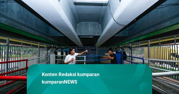 Foto: Kolong Jalan Layang Pasar Rebo Jadi Sasana Tinju