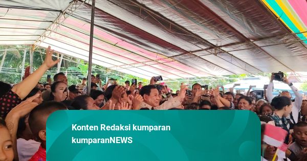 Momen Seskab Teddy Dampingi Prabowo Joget Tabola Bale Bareng Warga Pulau Miangas