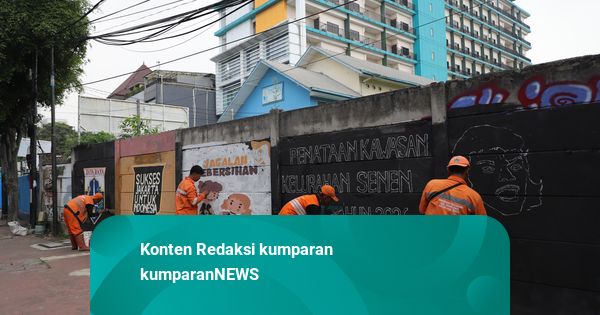 Foto: PPSU Kelurahan Senen Percantik Kawasan Kwitang dengan Mural