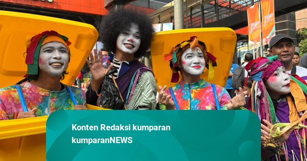 Aksi Nyentrik ‘Tong Sampah’ di CFD Rasuna Said: Ajak Warga Belajar Pilah Sampah