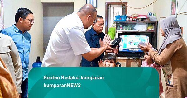 Andre Rosiade Beri Bantuan Kursi Roda Elektrik untuk Bocah Lumpuh Akibat Tumor