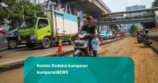 Foto: Ada Beda Tinggi Jalan di Rasuna Said, Pengendara Diimbau Hati-hati