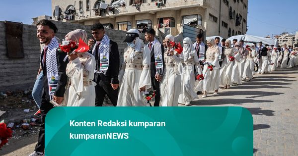 Foto: 50 Pasangan Yatim Piatu Ikuti Pernikahan Massal di Gaza