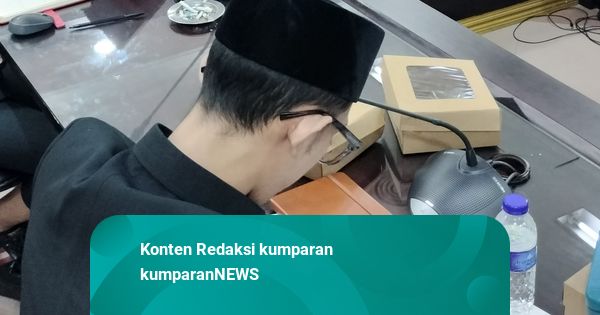 Gerindra Tindak Anggota DPRD Jember yang Merokok Sambil Main Game saat Rapat