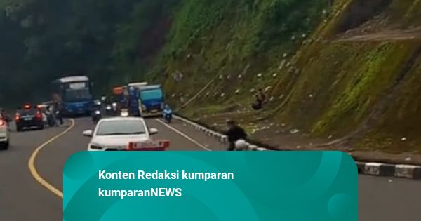 Diduga Dikejar DC, Mobil LCGC Terabas Masuk Parkiran Rest Area Seger Alam Puncak