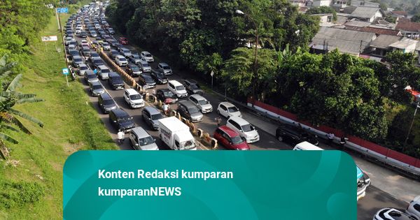 Foto: Libur Kenaikan Yesus, 10 Ribu Kendaraan Padati Jalur Puncak