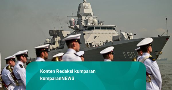 Foto: Melihat Kapal Perang Belanda Singgah di Surabaya