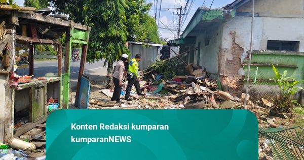 Bus Sugeng Rahayu Tabrak Warung Kopi dan Rumah di Banyumas, 2 Orang Tewas