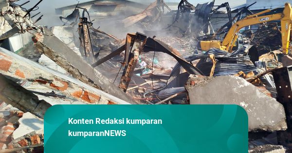 Sudah 4 Hari Pemadaman Kebakaran Pabrik Plastik di Jakbar, Damkar Ungkap Kendala