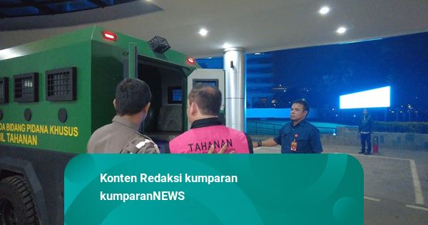 Kejagung Tahan 4 Tersangka Baru Korupsi Izin Tambang Bauksit di Kalbar