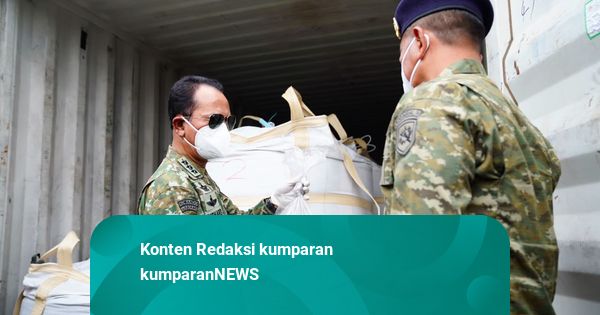 Kasum TNI Tinjau Kontainer Mineral Radioaktif Hasil Sitaan TNI AL di Batam