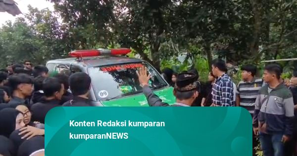 Isak Tangis Warnai Kedatangan Jenazah Sekeluarga Tewas di Glamping Temanggung