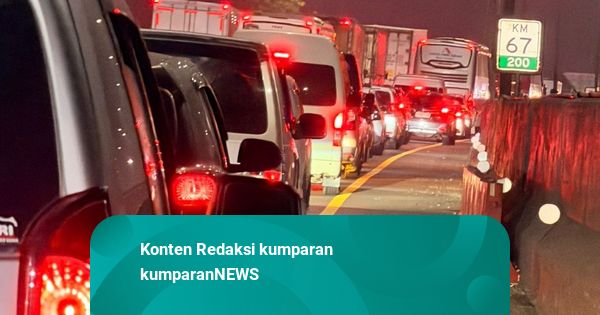 Tol Japek arah Jakarta Macet Malam Ini, 2 KM Ditempuh 20 Menit