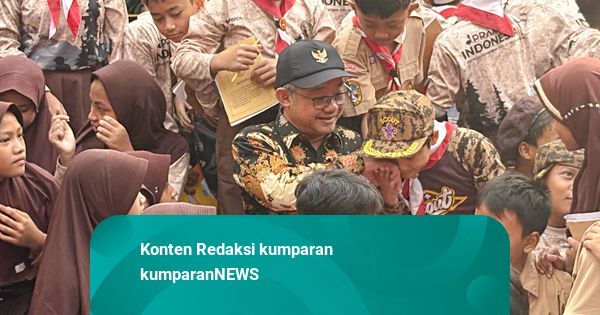 Abdul Mu’ti Datangi Korban Kebakaran Kemayoran, Pastikan Anak-anak Bisa Sekolah