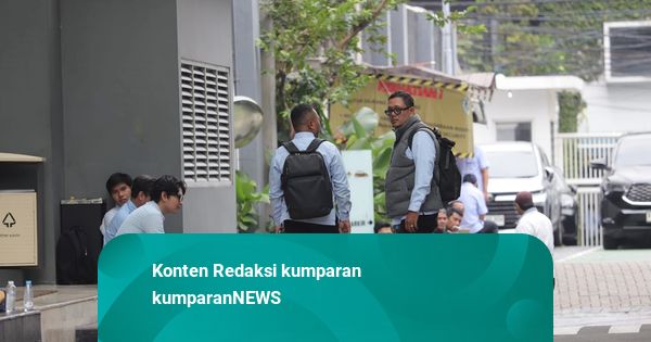 Foto: Kejagung Geledah Kantor BGN, Pegawai Tak Bisa Masuk Gedung