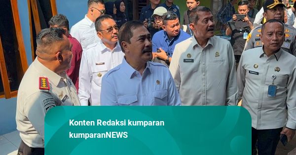 Menteri Imipas Serahkan Bansos Bedah Rumah, Sebut Sudah Ada 24 Unit Dibangun
