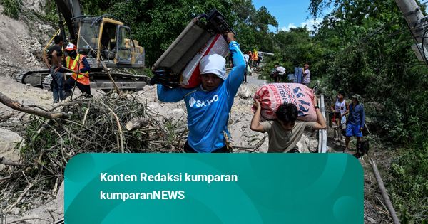 Foto: Gempa Filipina Bikin Longsor, Warga Ngungsi ke Tempat Aman