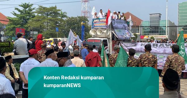 Massa Demo Kantor Bupati Karawang, Desak Lokasi Pesta Gay Ditutup