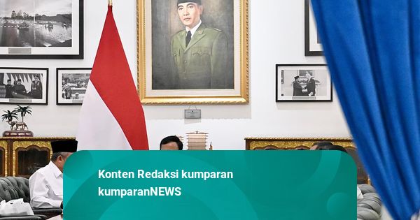Saat Prabowo Baca Surat Ucapan Terima Kasih dari Siswa SMKN 1 Sorong