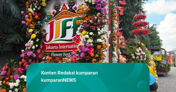 Semarak Warna-warni Bunga di Parade Jakarta International Flower Festival