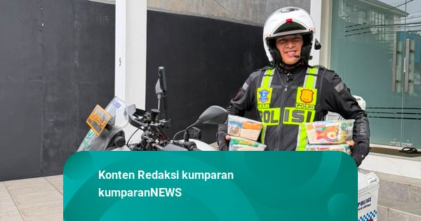 Kisah Polisi Masak Daging Kurban dan Bagikan ke Warga yang Tinggal Jalanan