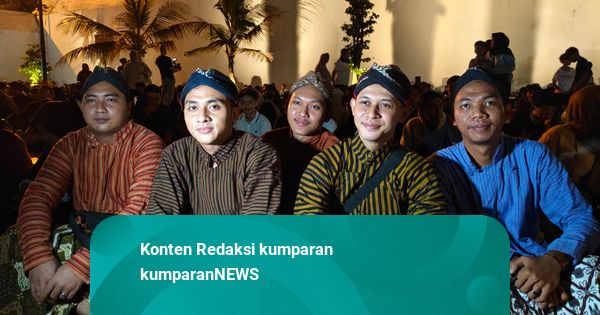 Khidmatnya Muda-mudi Ikuti Mubeng Beteng 1 Suro Keraton Yogyakarta