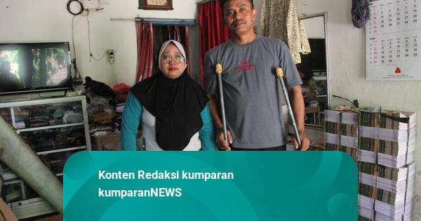 Kisah Pasutri Disabilitas di Kudus, Hidup dari Lipatan LKS dan Jahitan