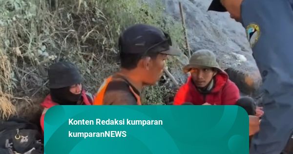 Balai Besar Semeru Evakuasi Seorang Pendaki Ilegal yang Alami Patah Kaki