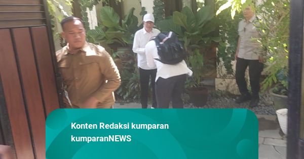 Berkemeja Putih dan Bawa Ransel, Didit Temui Jokowi di Solo