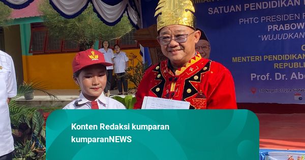 Momen Siswi SD Nias Utara Titip ke Mu'ti "Surat Cinta" untuk Presiden Prabowo