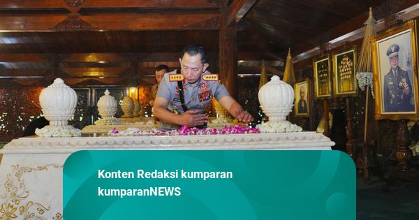 Usai Soekarno dan Gus Dur, Kapolri Ziarah-Tabur Bunga ke Makam Soeharto