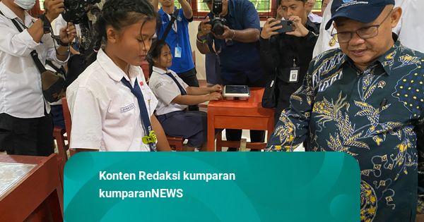 Tinjau SMP di Nias Utara, Abdul Mu'ti Cek MBG hingga Pembelajaran Digital