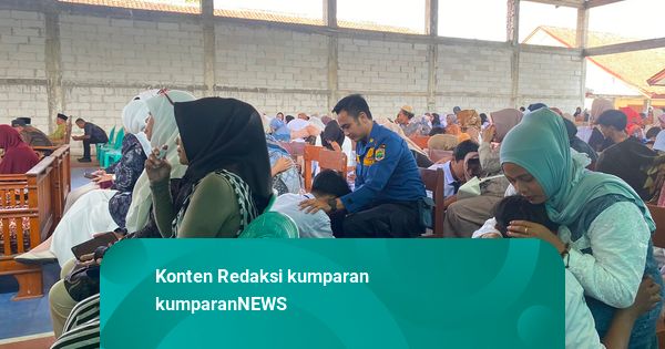 Ayah Tak Pulang, Ibu Tiada: Siswa di Ciamis Ini Ambil Rapor Ditemani Damkar
