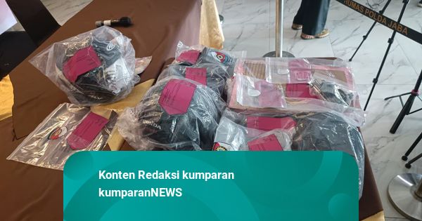 Helm Retak hingga Infus Bekas Jadi Barang Bukti Penyekapan Wanita di Bandung