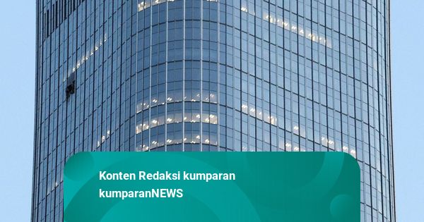 Pesawat Kecil Hantam Gedung Tertinggi Beijing, Pilot Tewas