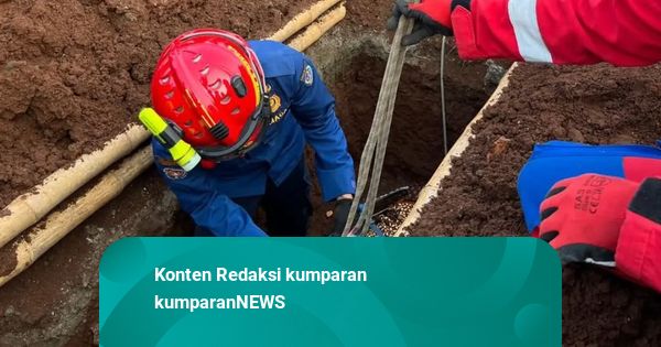 Bantu Pemakaman Jenazah 200 Kg, Damkar Depok Turunkan Tandu Khusus