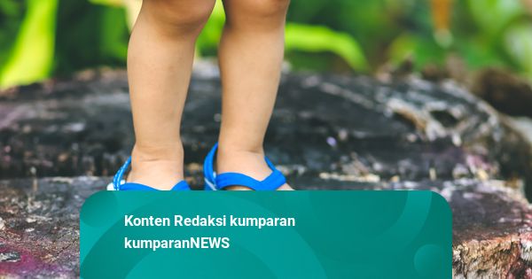 Sandal Nempel di Kaki Bocah Gara-gara Lem, Damkar Turun Tangan